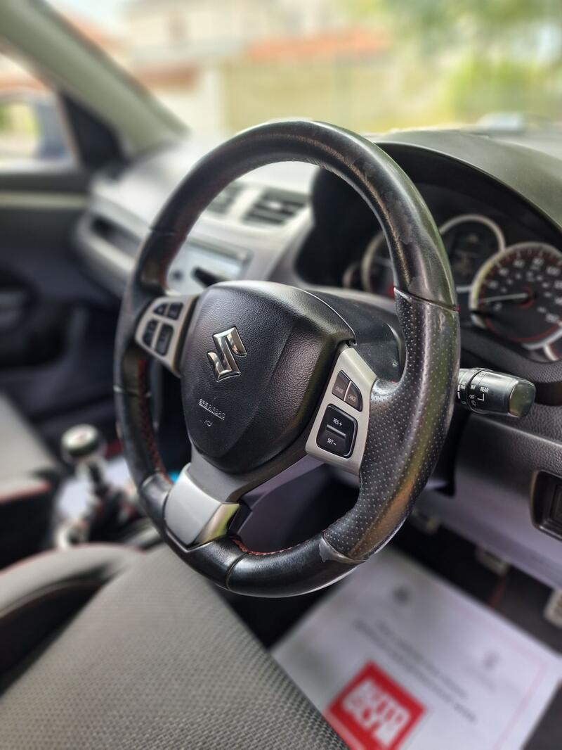 SUZUKI SWIFT