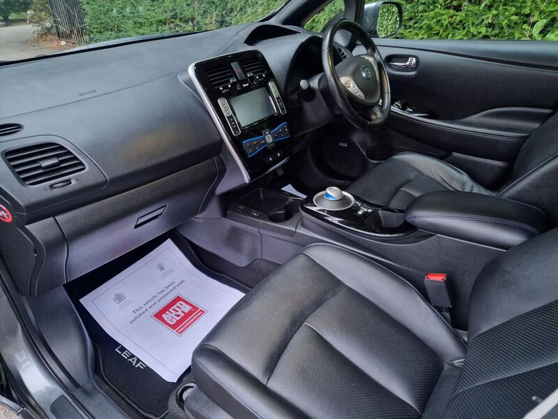 NISSAN LEAF