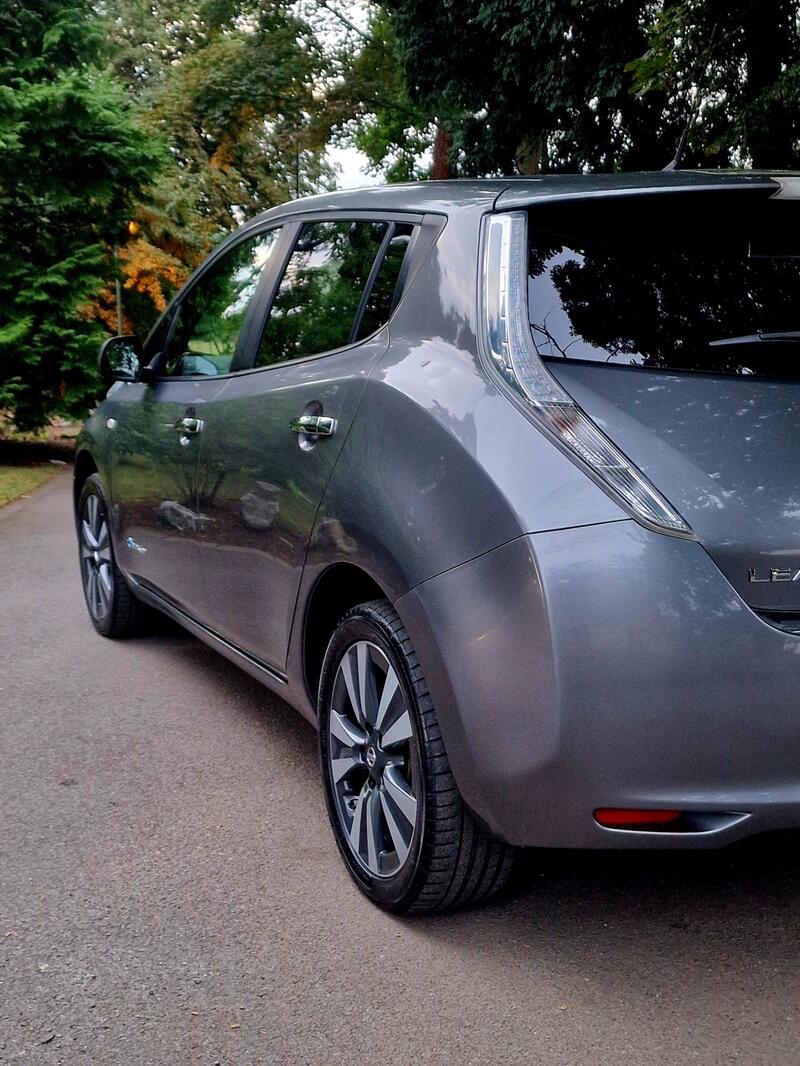 NISSAN LEAF