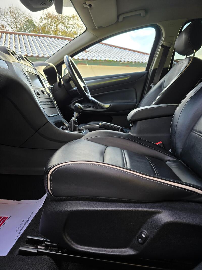 FORD MONDEO