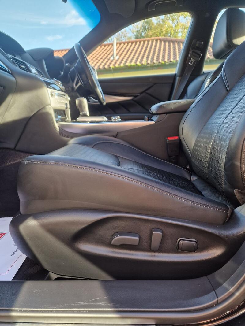INFINITI Q70
