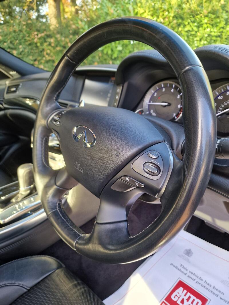 INFINITI Q70