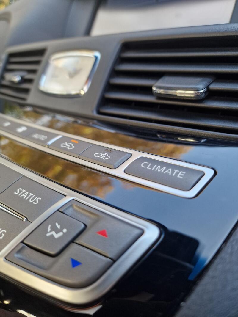 INFINITI Q70