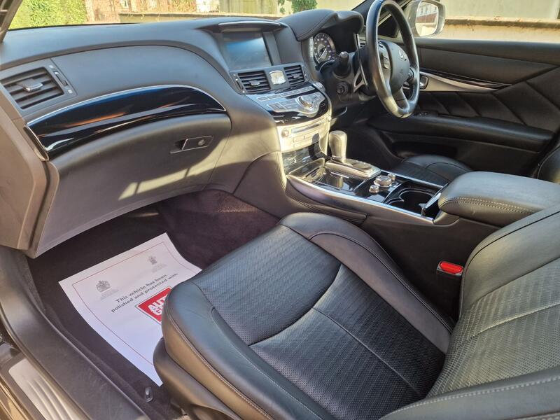 INFINITI Q70