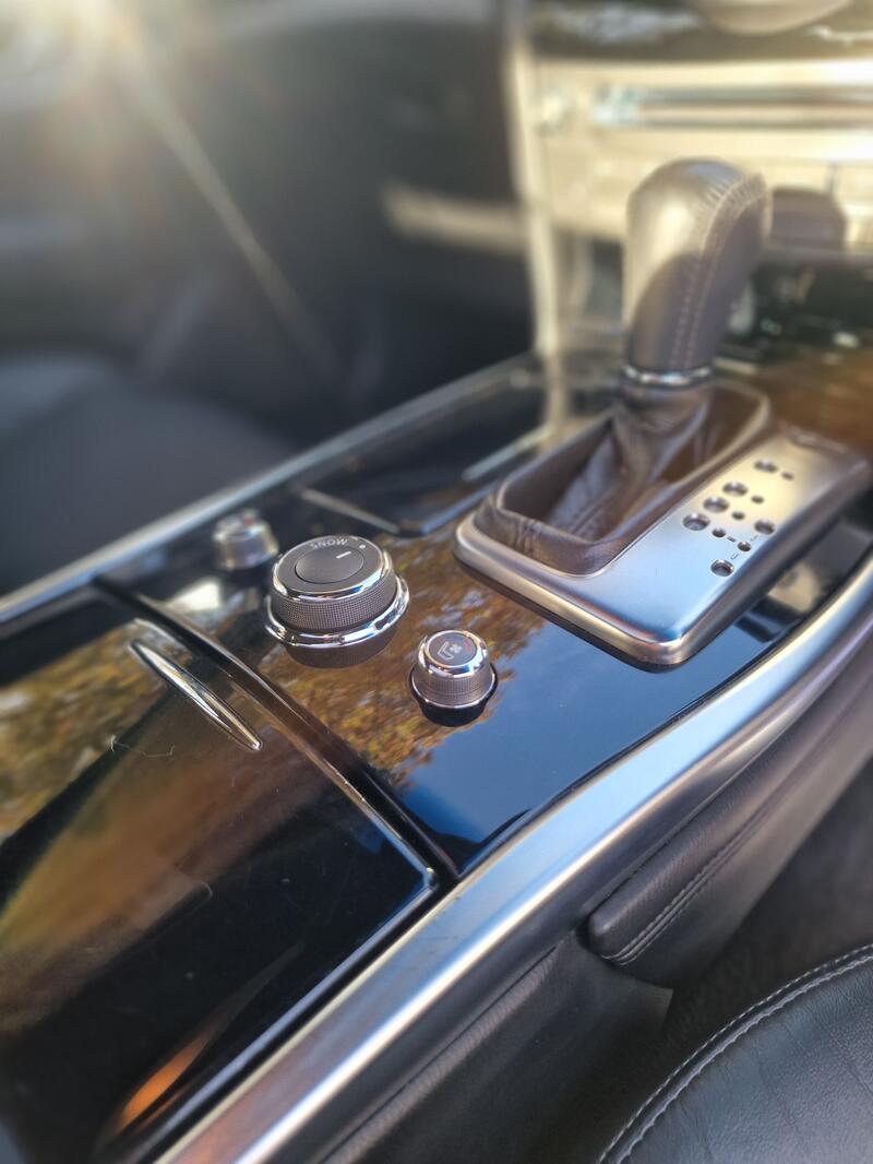 INFINITI Q70