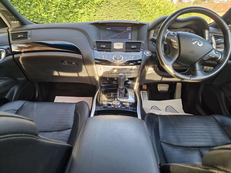INFINITI Q70