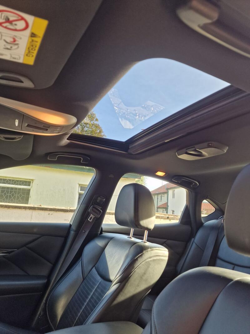 INFINITI Q70
