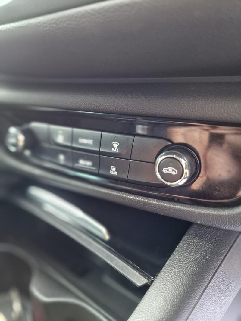 VAUXHALL INSIGNIA