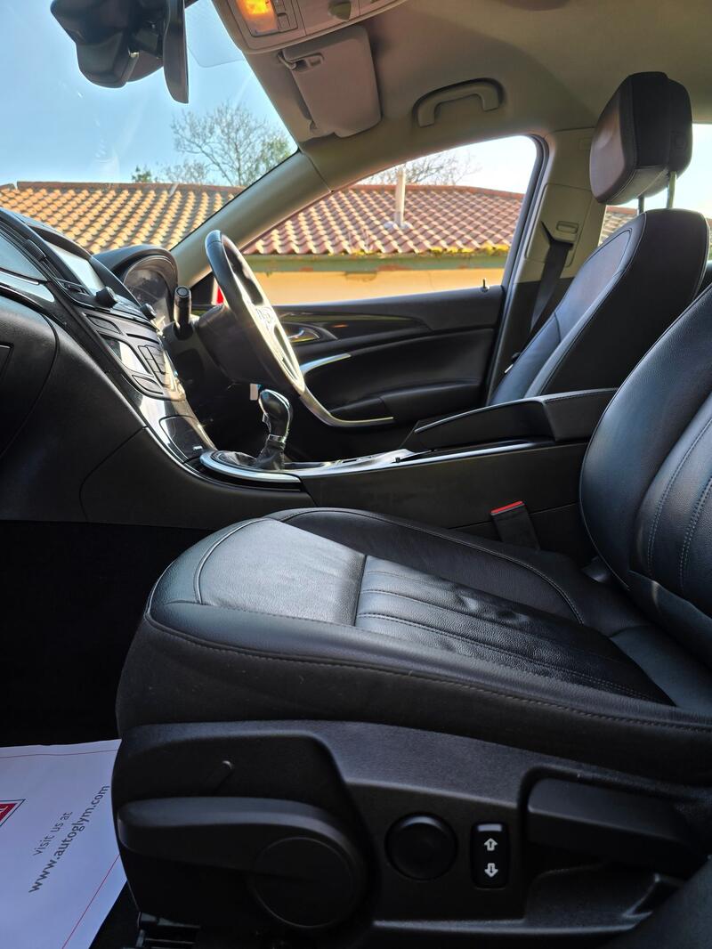 VAUXHALL INSIGNIA