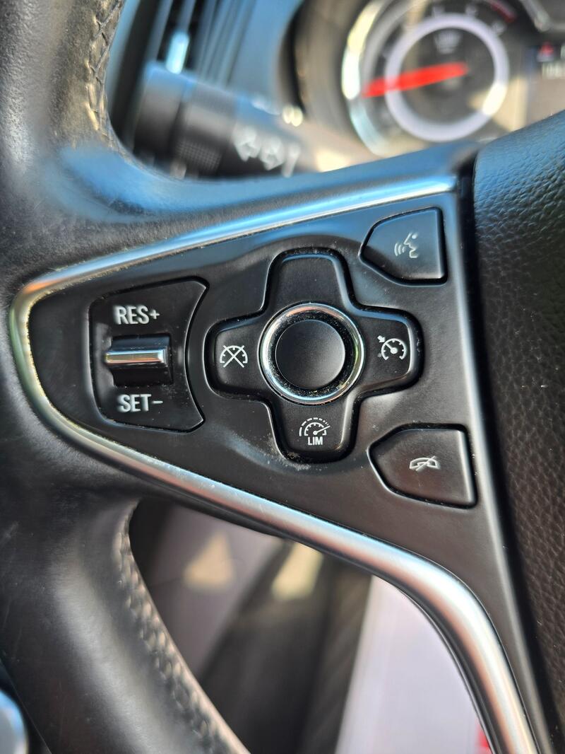 VAUXHALL INSIGNIA