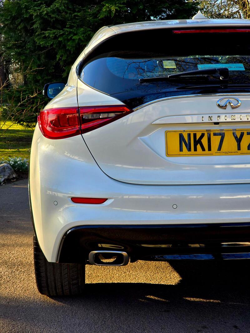 INFINITI Q30