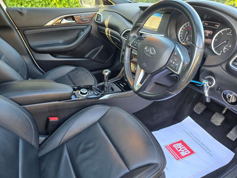 INFINITI Q30