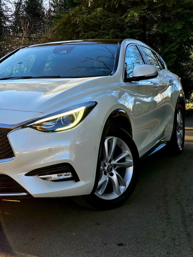 INFINITI Q30
