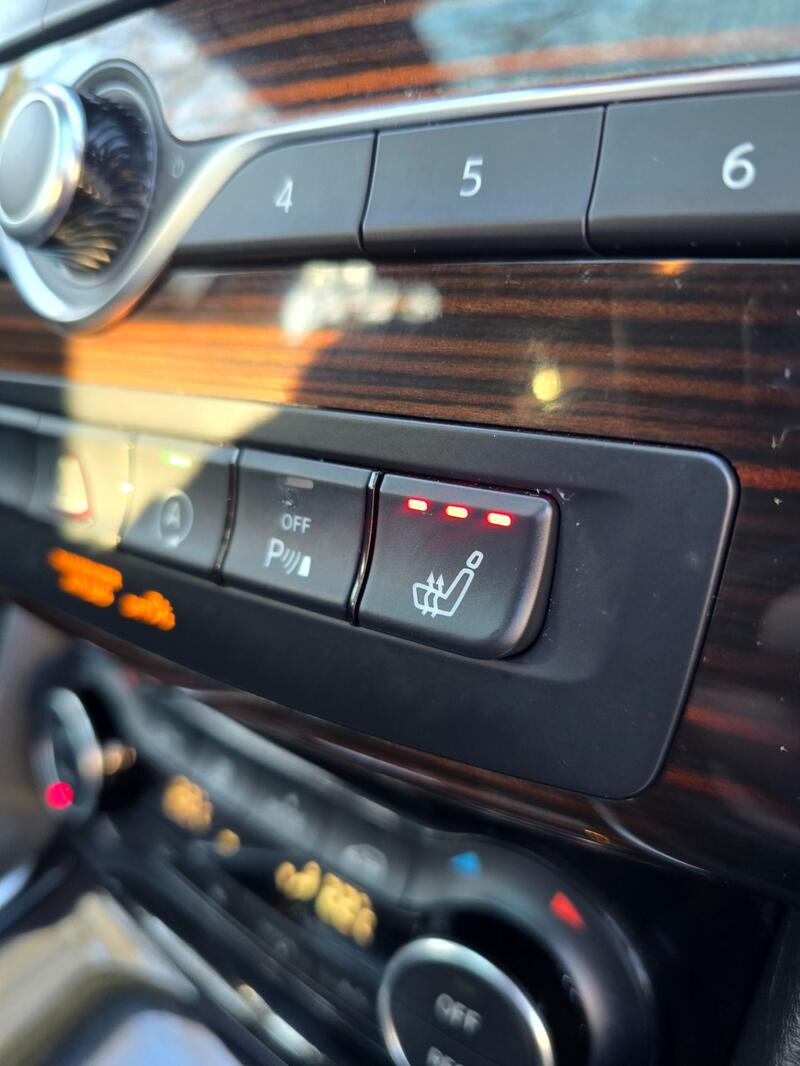 INFINITI Q30