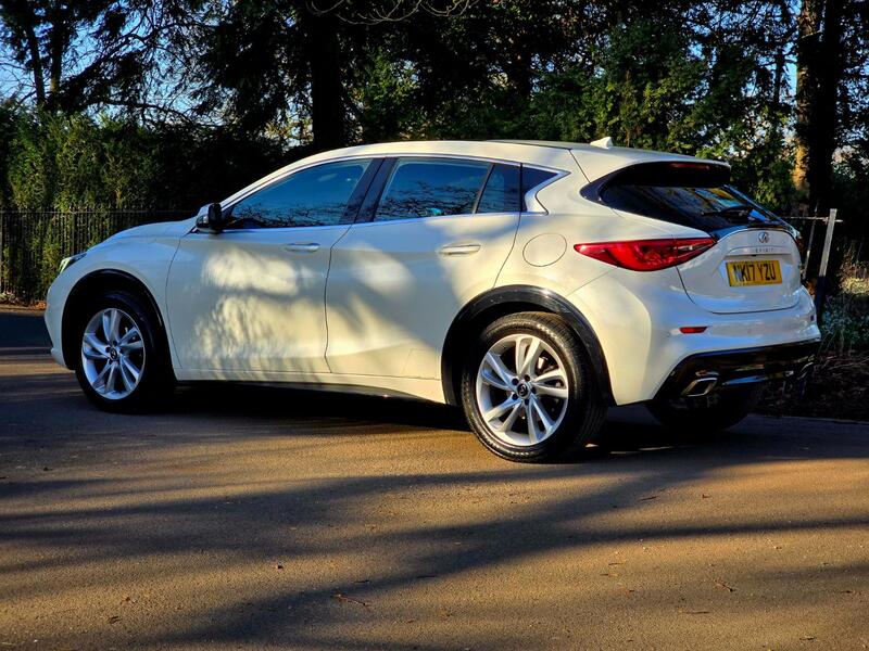 INFINITI Q30