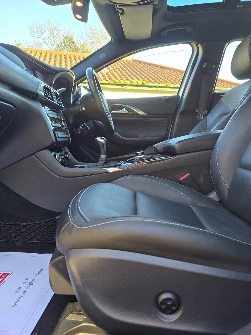 INFINITI Q30