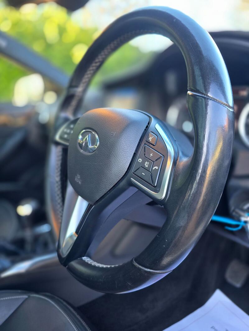 INFINITI Q30