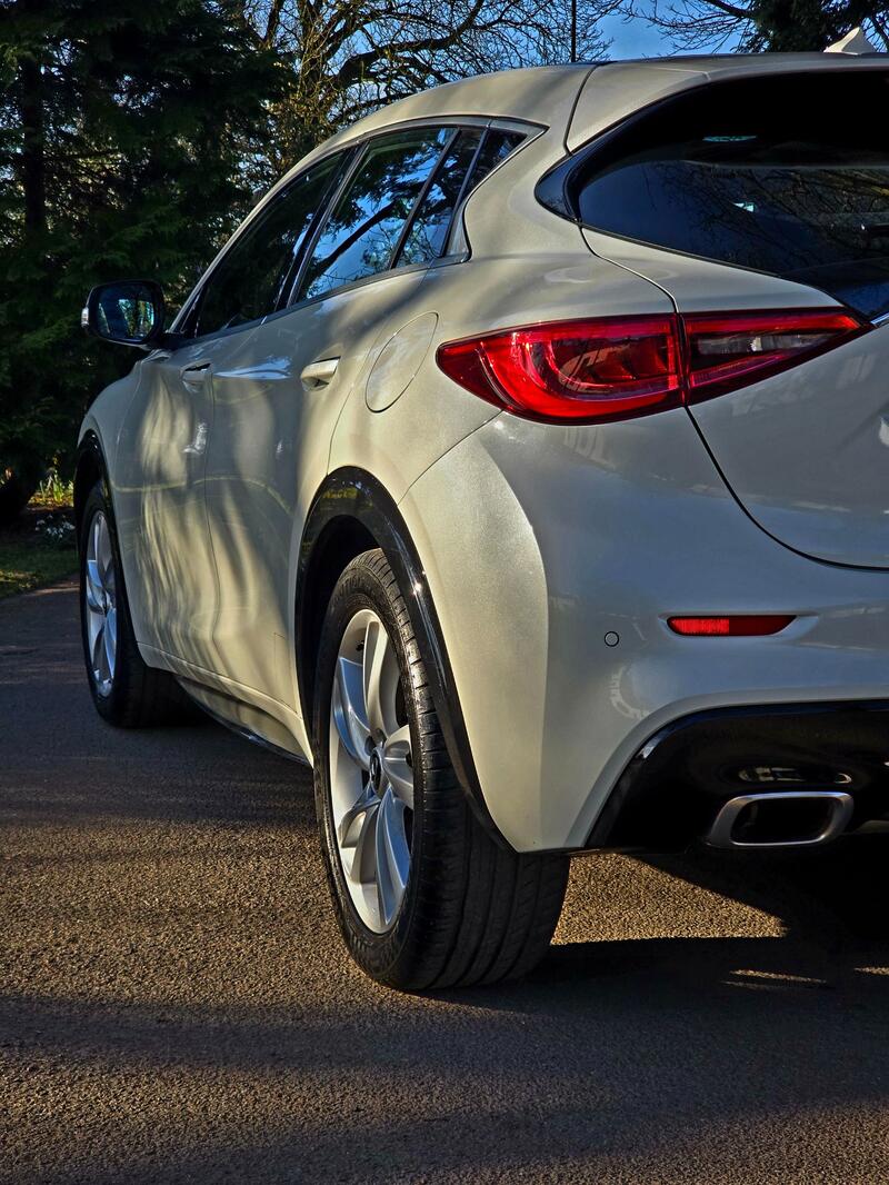 INFINITI Q30