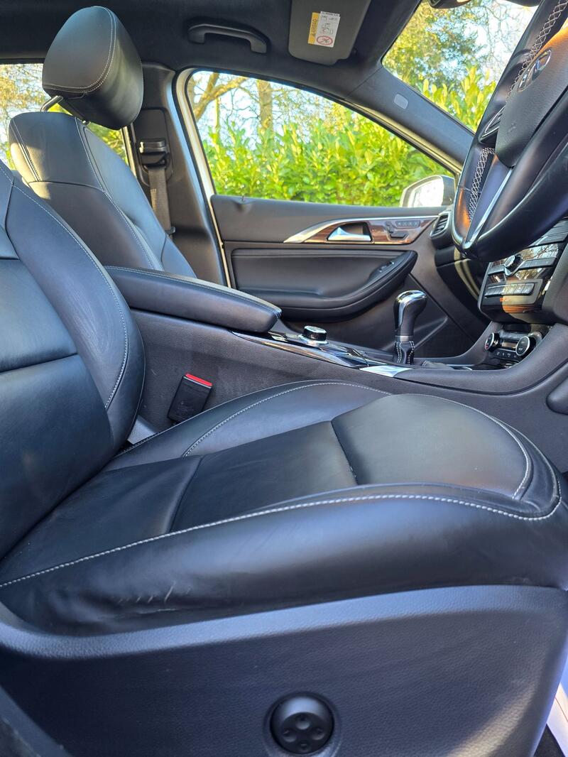 INFINITI Q30