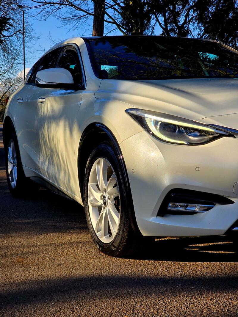 INFINITI Q30