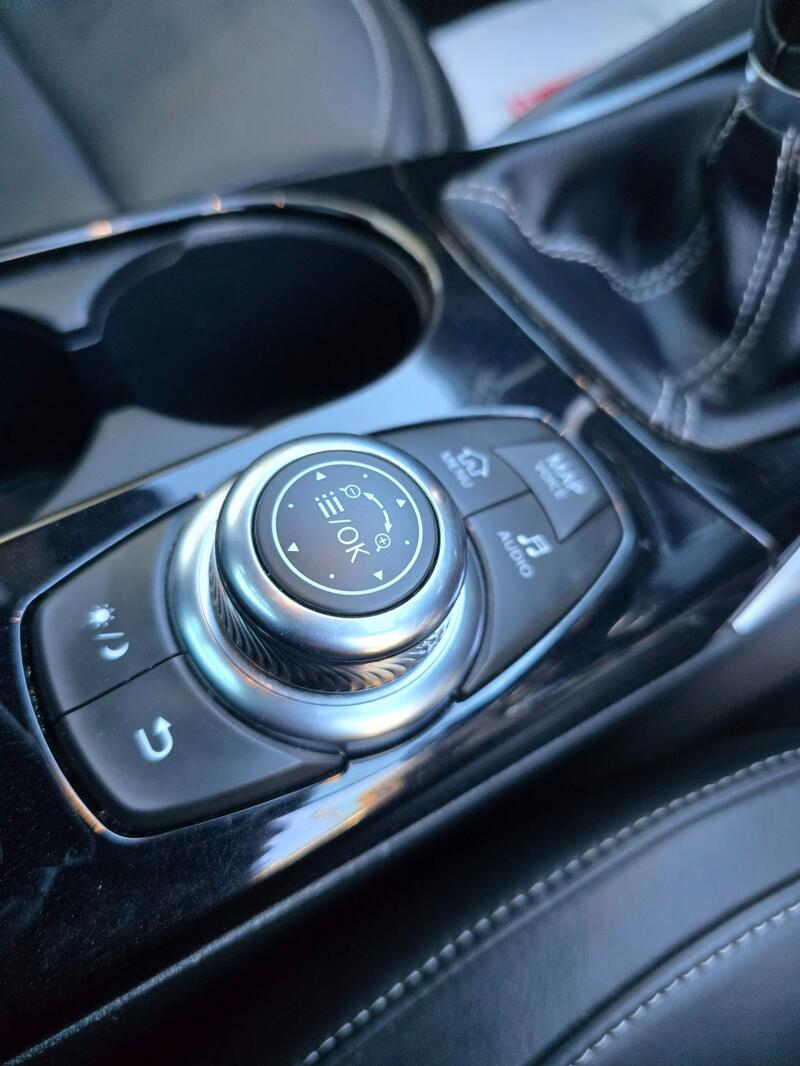 INFINITI Q30