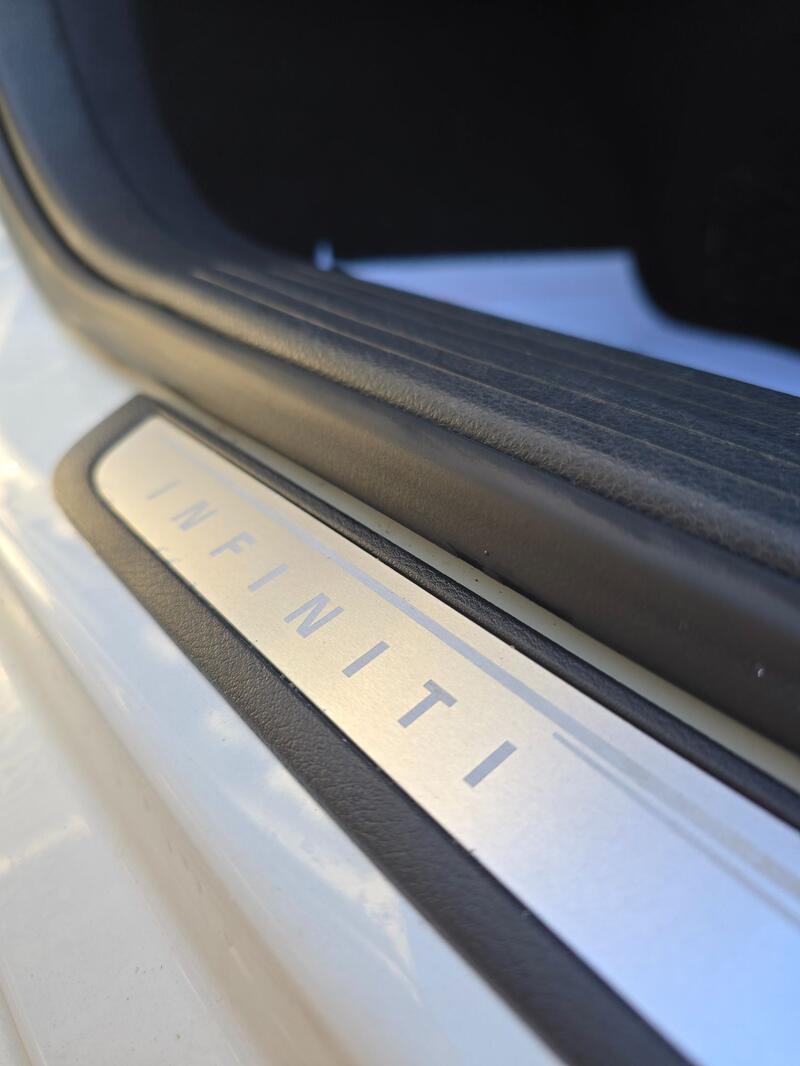 INFINITI Q30