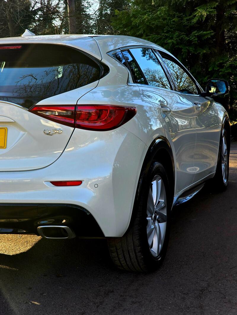 INFINITI Q30