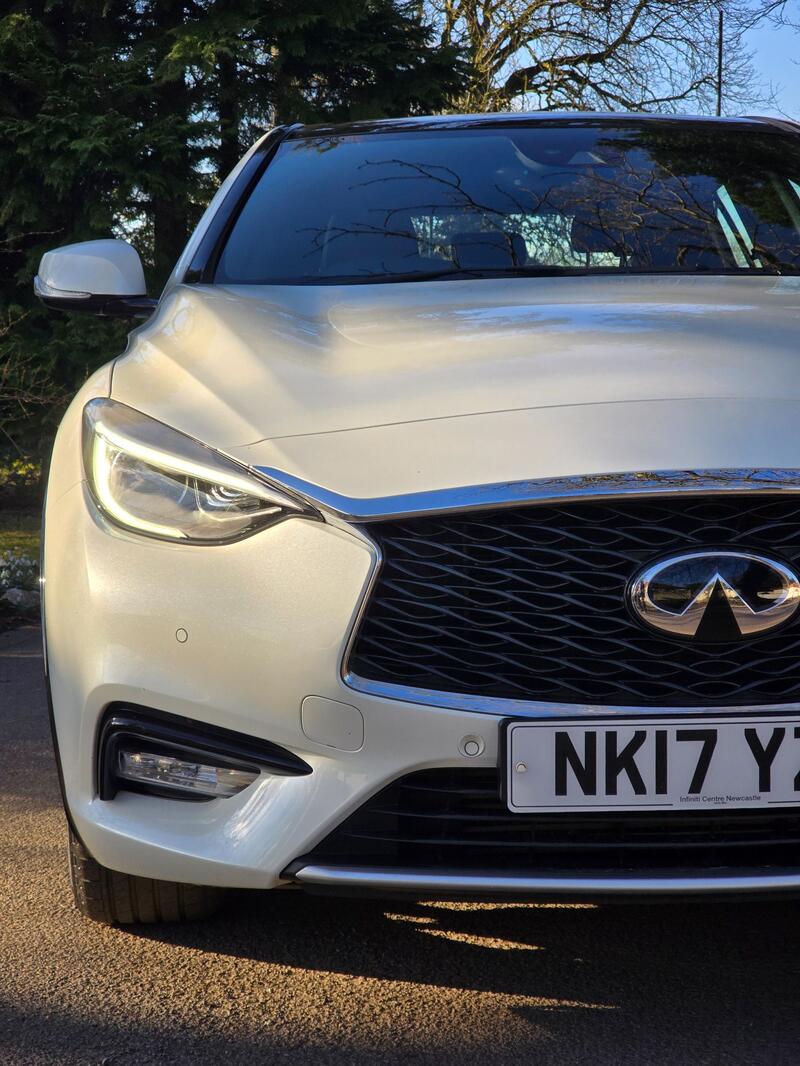 INFINITI Q30