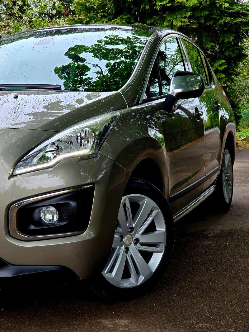 PEUGEOT 3008